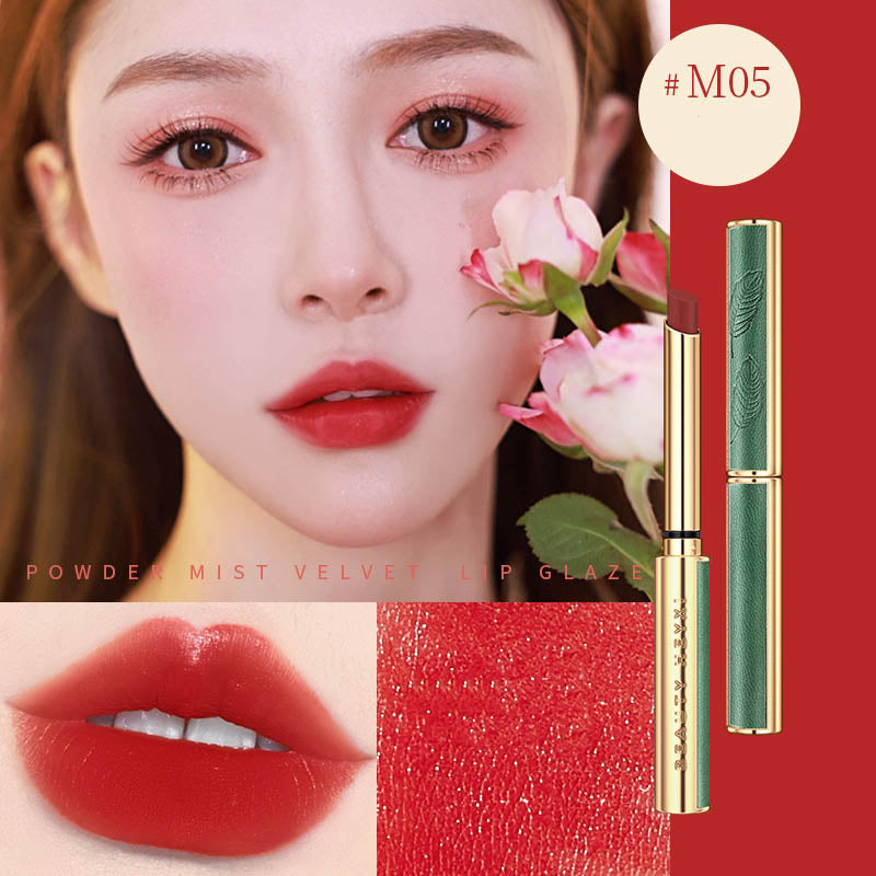 Rouge à lèvres mat et soyeux à style vintage