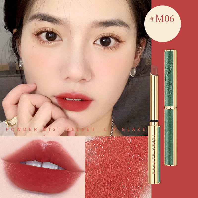 Rouge à lèvres mat et soyeux à style vintage