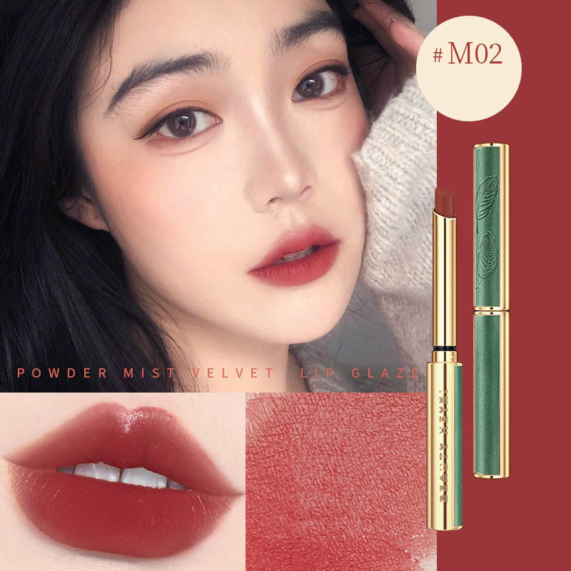 Rouge à lèvres mat et soyeux à style vintage