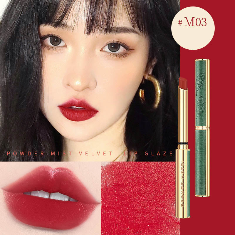 Rouge à lèvres mat et soyeux à style vintage